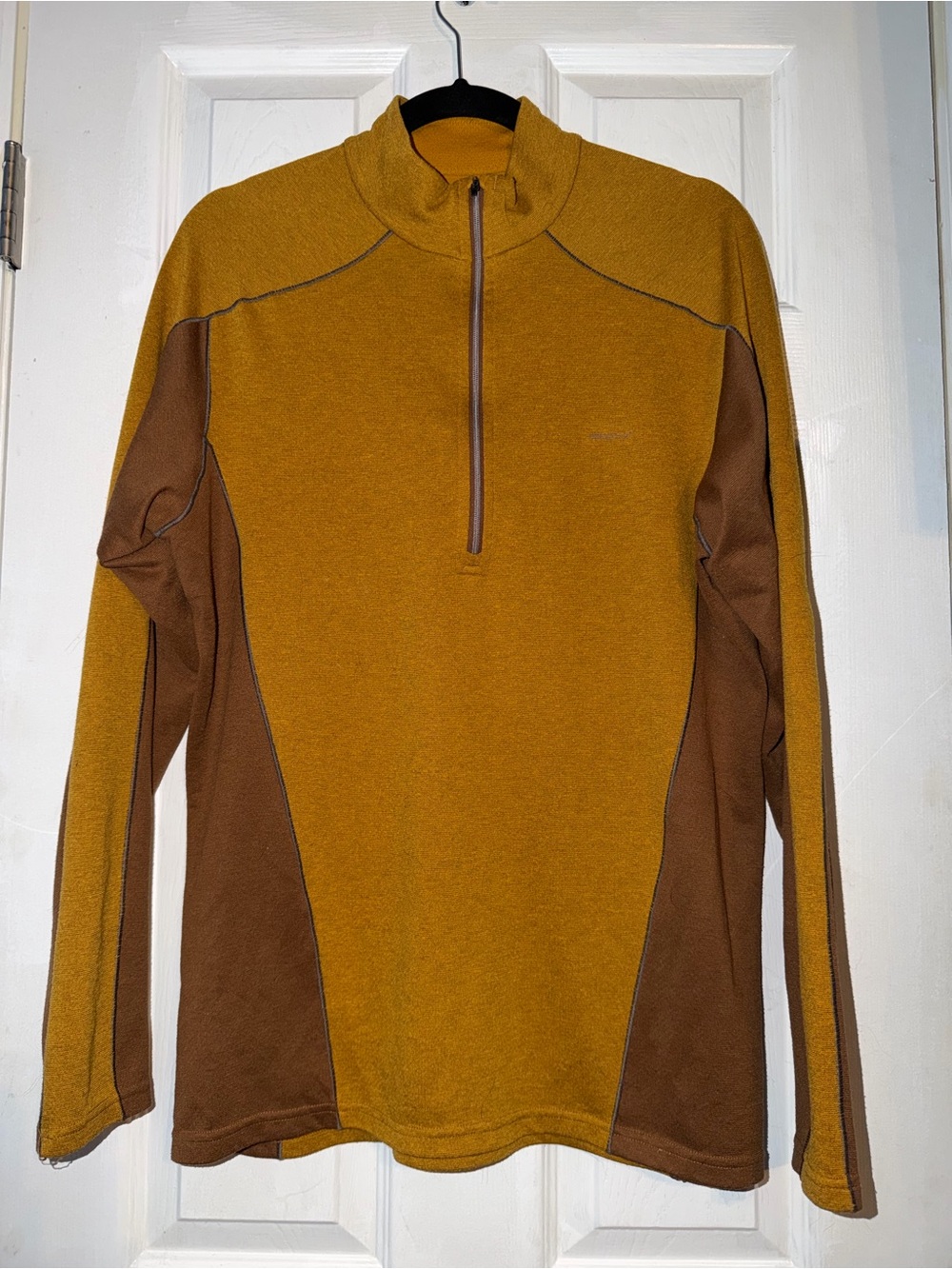 Patagonia Men's medium Half‑Zip Performance Sweater in Mustard and Brown